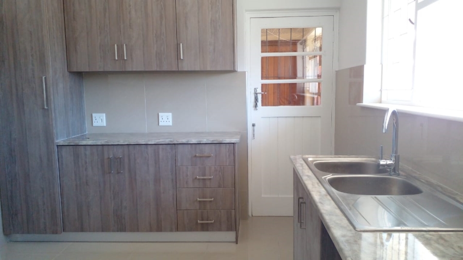 To Let 2 Bedroom Property for Rent in Pinelands Western Cape